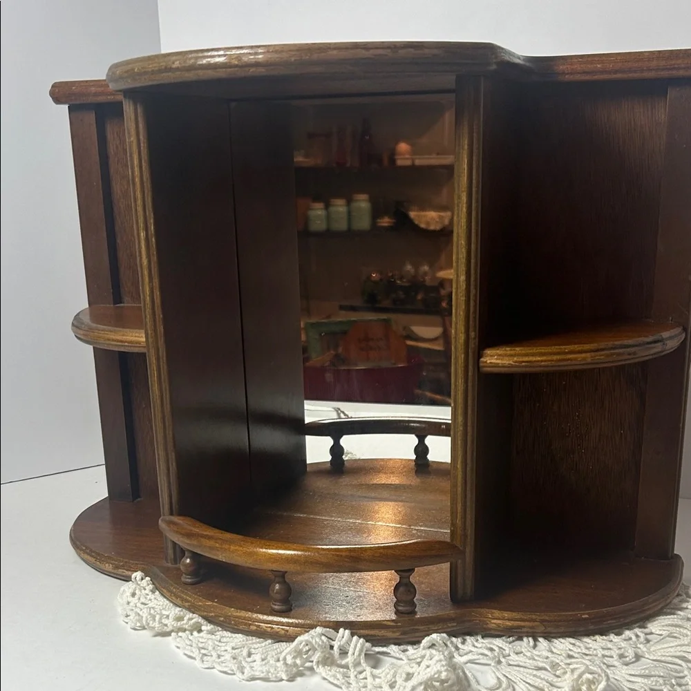 Beautiful Vintage mirrored curio cabinet